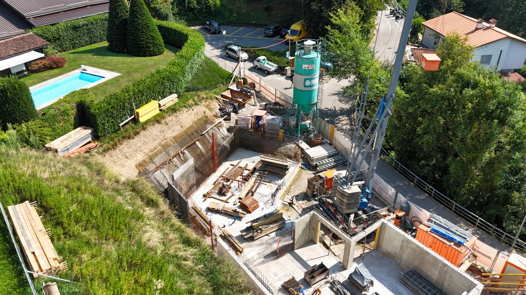 Under construction and residential buildings Addr Photos 20230904 122816.RO554.001.001.jpg